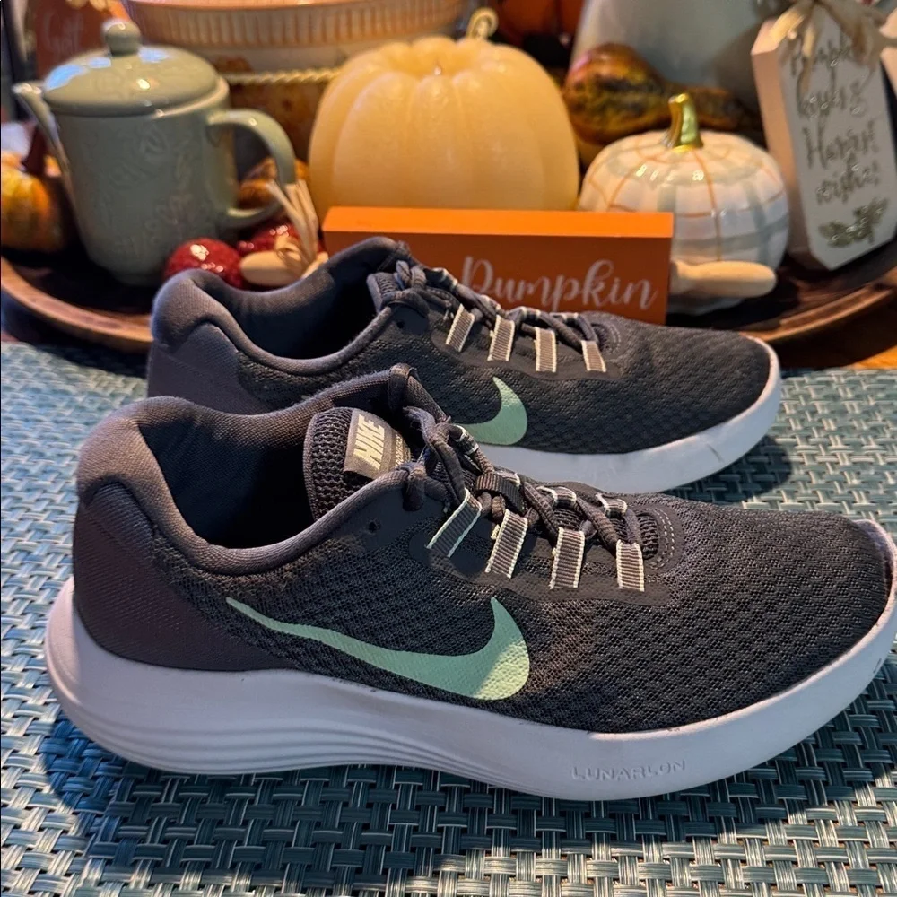 Nike Lunar Converge Women’s Running Shoes - Size 8
